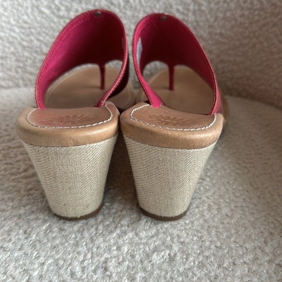 Ugg fuchsia leather sandals - size 10 - Picture 4 of 8